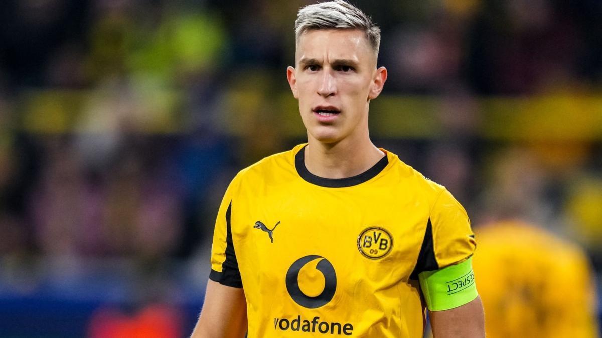 بوروسيا دورتموند يسعى لتأمين مستقبل الفريق بالتفاوض مع شلوتيربيك